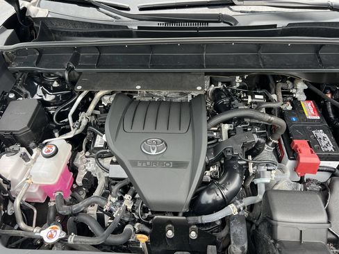Used 2024 Toyota Highlander LE FWD image 36