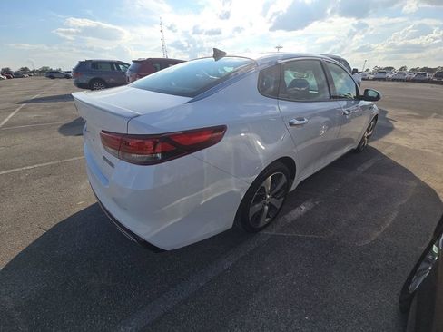 Used 2018 Kia Optima SX image 3