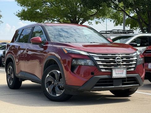 Used 2025 Nissan Rogue SV AWD/4WD image 2