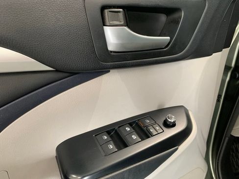 Used 2014 Toyota Highlander XLE FWD image 16