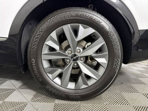 Used 2025 Kia Sportage SX image 18
