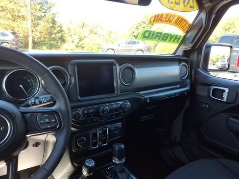 Certified 2023 Jeep Wrangler Unlimited w/ Sun & Screen Package AWD/4WD image 20