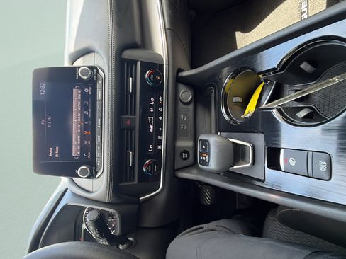 Used 2024 Nissan Rogue SV AWD/4WD image 19