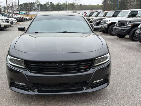 Used 2022 Dodge Charger SXT w/ Driver Convenience Group RWD image 3