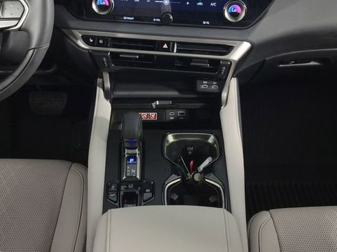 Used 2025 Lexus RX 350 w/ Convenience Package AWD/4WD image 26