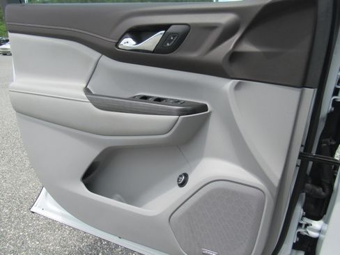 Used 2019 GMC Acadia SLT FWD image 19