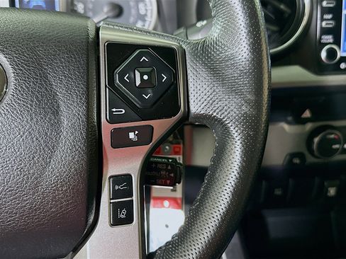 Used 2021 Toyota Tacoma TRD Off-Road image 17