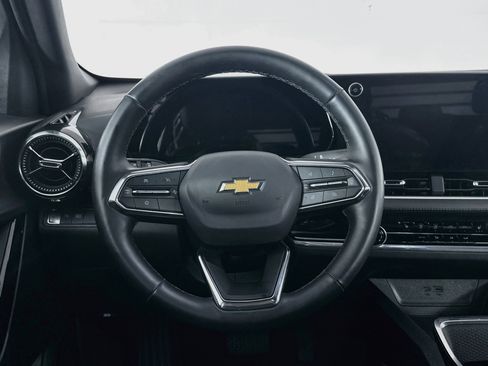 Used 2025 Chevrolet Equinox LT FWD image 18