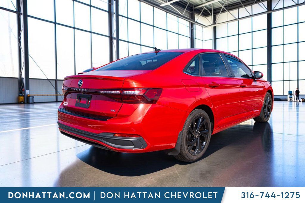 Used 2025 Volkswagen Jetta SE FWD image 36