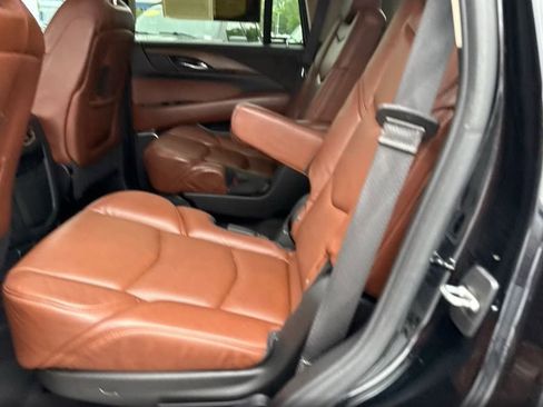 Used 2020 Cadillac Escalade Luxury AWD/4WD image 9
