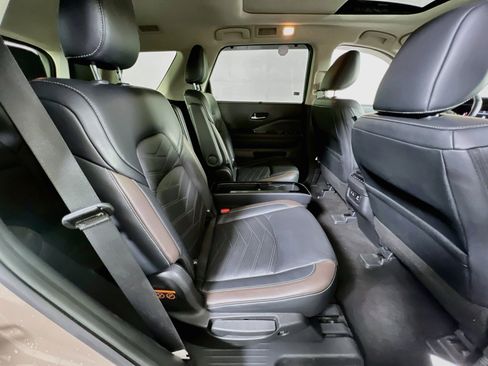 Used 2023 Nissan Pathfinder Platinum AWD/4WD image 29