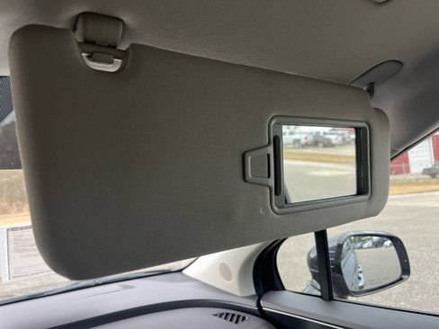 Used 2024 Kia Carnival LX image 20