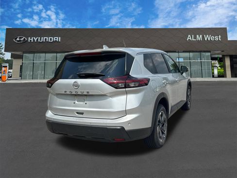 Used 2025 Nissan Rogue SV FWD image 5