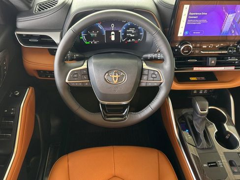 New 2026 Toyota Highlander Platinum image 25