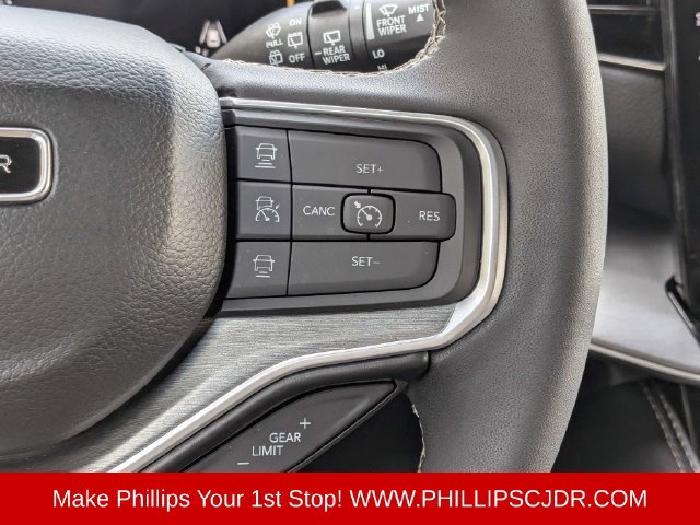 Used 2025 Jeep Wagoneer Series II AWD/4WD image 25