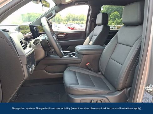 Used 2026 Chevrolet Suburban LT AWD/4WD image 2