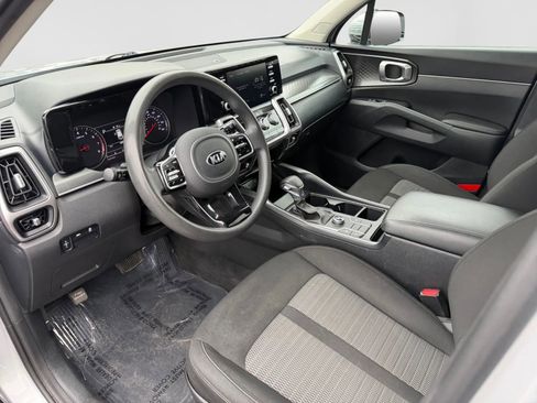 Used 2021 Kia Sorento LX FWD image 16
