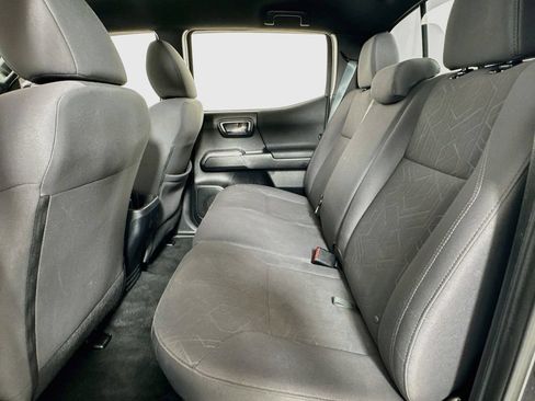 Used 2019 Toyota Tacoma TRD Off-Road AWD/4WD image 12