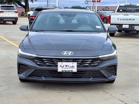 Used 2025 Hyundai Elantra SEL FWD image 2