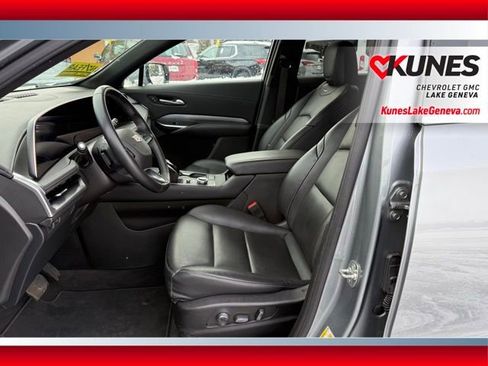 Used 2025 Cadillac XT4 Premium Luxury image 13