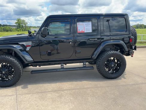 Used 2020 Jeep Wrangler Unlimited Sahara w/ Uconnect 4C Nav & Sound Group AWD/4WD image 6