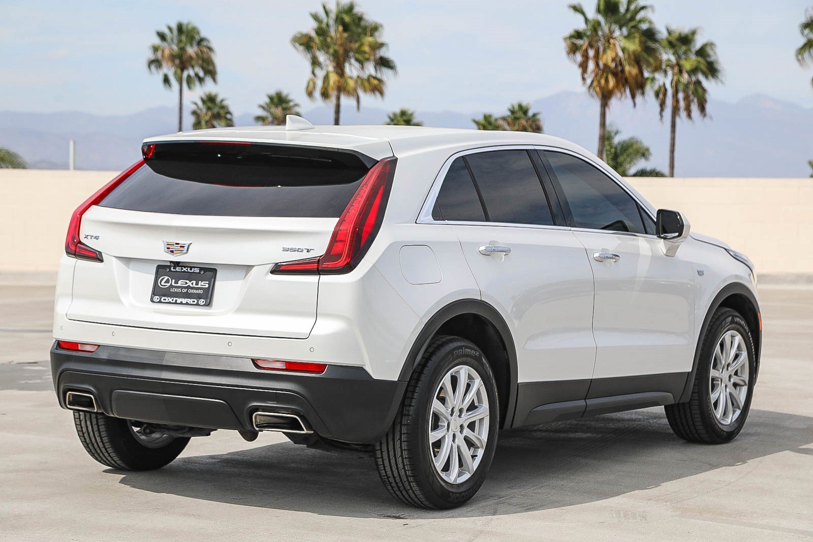 Used 2023 Cadillac XT4 Luxury w/ Cold Weather Package FWD image 7