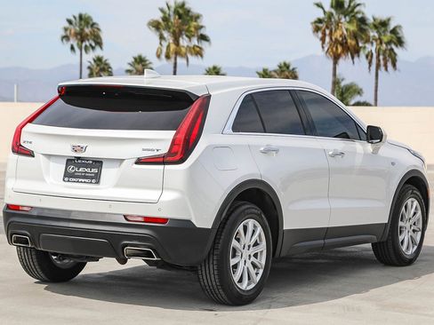 Used 2023 Cadillac XT4 Luxury w/ Cold Weather Package FWD image 7