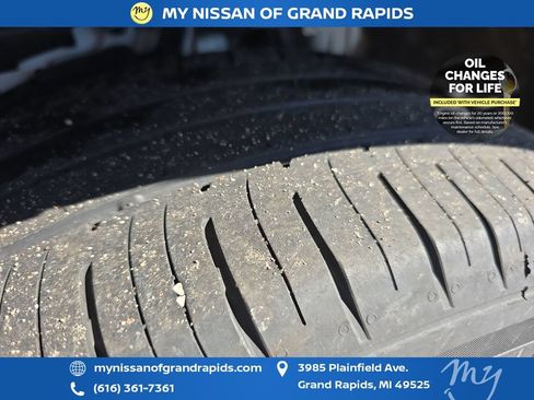 Used 2023 Nissan Rogue S AWD/4WD image 35