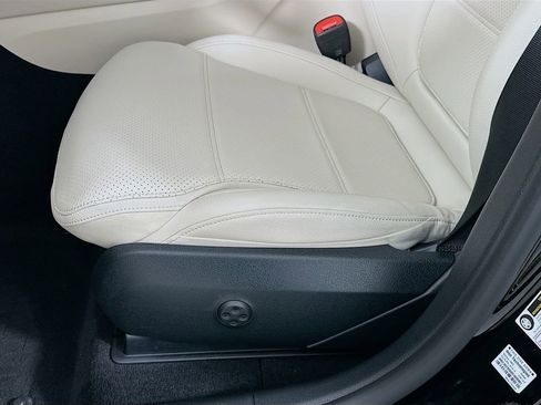 Used 2024 Mercedes-Benz GLC 300 4MATIC image 19