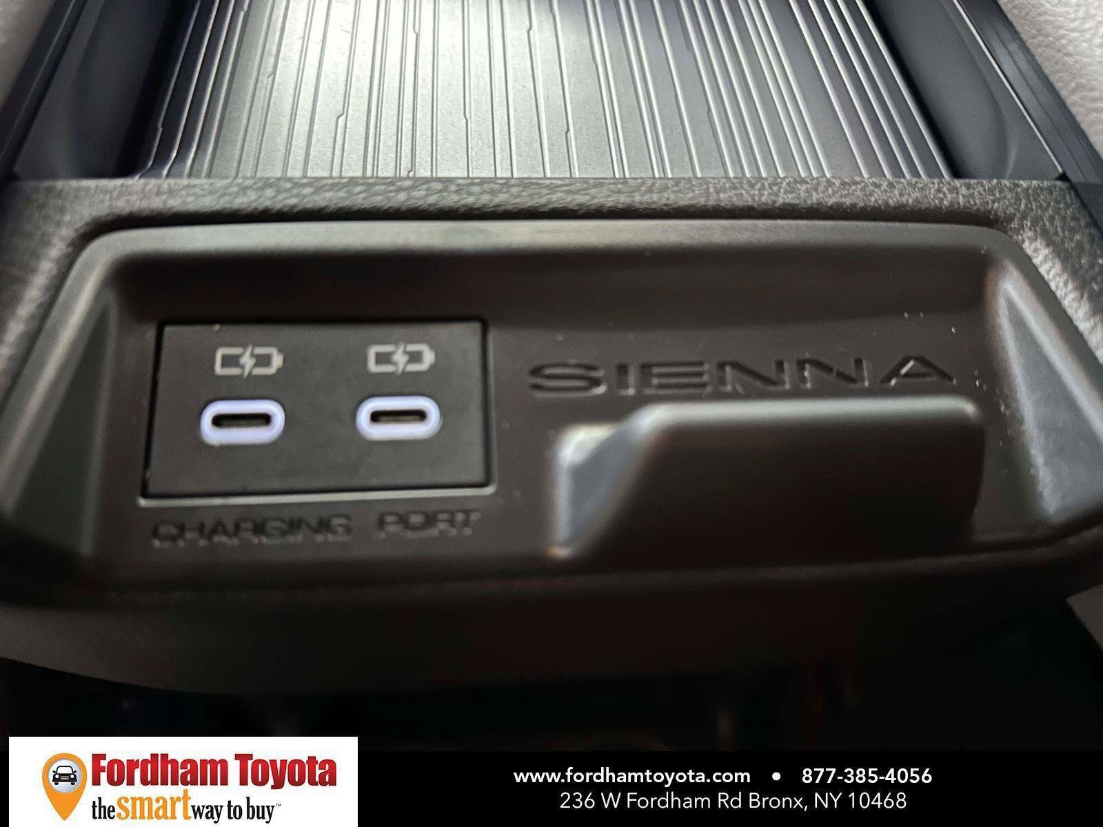 Used 2026 Toyota Sienna LE FWD image 29
