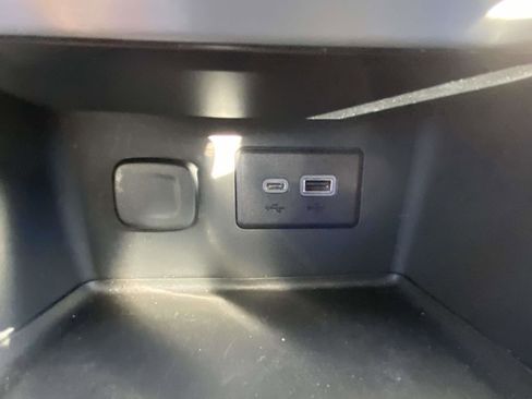 Used 2022 GMC Acadia SLE w/ Driver Convenience Package image 5