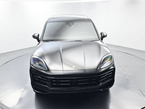 Certified 2025 Porsche Cayenne AWD/4WD image 44