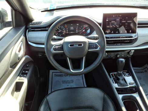 Used 2024 Jeep Compass Latitude AWD/4WD image 11