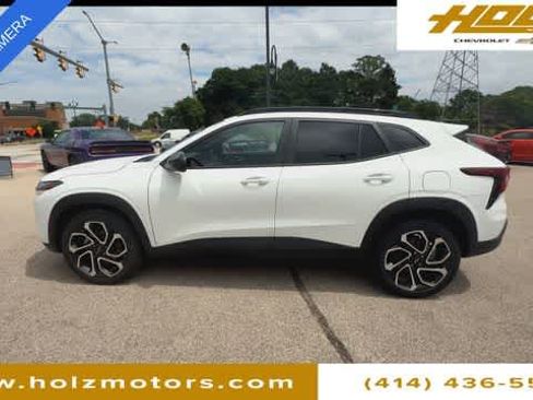 Certified 2025 Chevrolet Trax RS w/ Driver Confidence Package FWD image 5