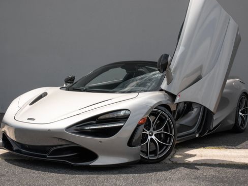 Used 2020 McLaren 720S Spider RWD image 2