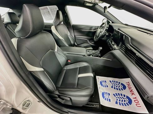 Used 2025 Toyota Camry SE FWD image 35