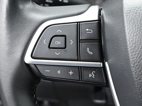 Used 2023 Toyota Highlander XLE image 17