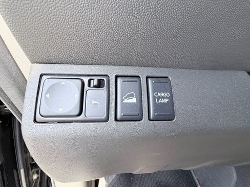 Used 2020 Nissan Frontier PRO-4X w/ Pro-4x Utility Package image 11