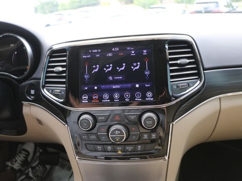 Used 2020 Jeep Grand Cherokee Limited w/ Luxury Group II RWD image 23