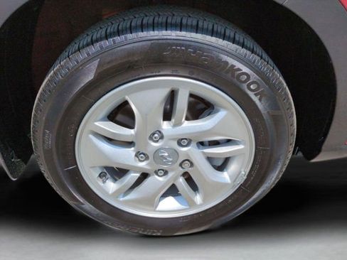 Certified 2024 Hyundai Venue SE FWD image 30