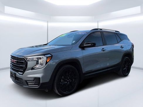 Used 2024 GMC Terrain SLE w/ Driver Convenience Package FWD image 7
