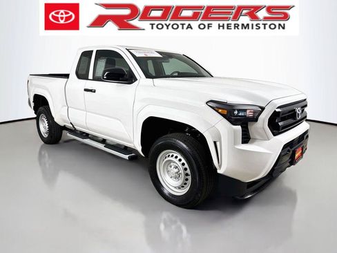 Certified 2025 Toyota Tacoma SR w/ Towing Package AWD/4WD image 1