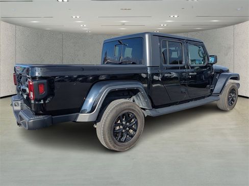 Used 2023 Jeep Gladiator Sport image 3