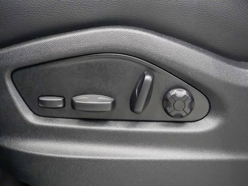 Certified 2025 Porsche Cayenne image 24