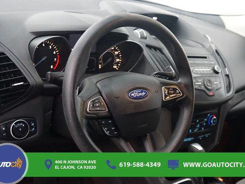 Used 2017 Ford Escape SE FWD image 18