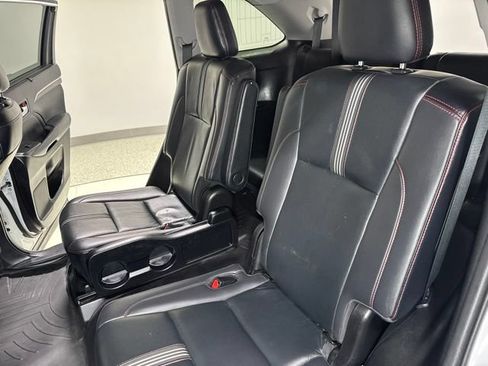 Used 2019 Toyota Highlander SE AWD/4WD image 2