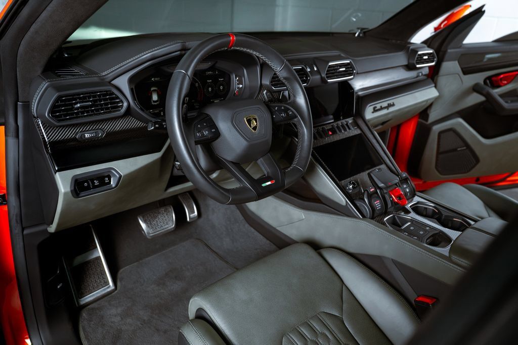 Used 2024 Lamborghini Urus S AWD/4WD image 9