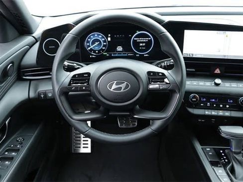 Certified 2025 Hyundai Elantra SEL image 26