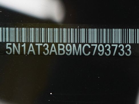 Used 2021 Nissan Rogue S image 32