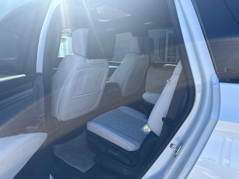 Used 2025 Cadillac Escalade V AWD/4WD image 8